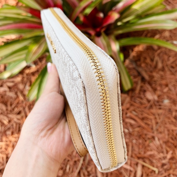 👜💕Michel Kors Large Wallet - Picture 3 of 8